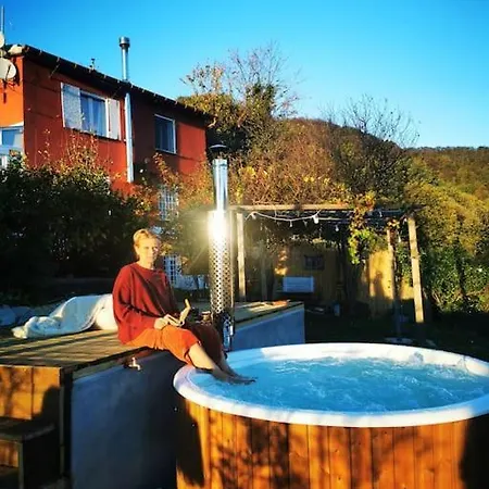 Eremo Artistico Con Hot Tub Idromassaggio E Sala Giochi