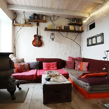 Eremo Artistico Con Hot Tub Idromassaggio E Sala Giochi Neirone