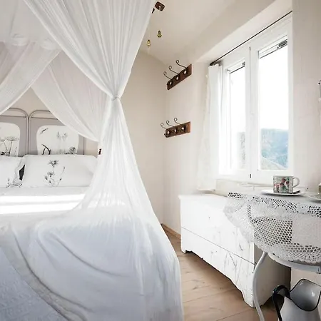 Eremo Artistico Con Hot Tub Idromassaggio E Sala Giochi Apartment *
