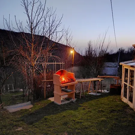 Eremo Artistico Con Hot Tub Idromassaggio E Sala Giochi Apartment *